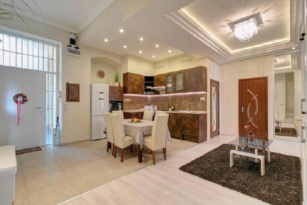Super Central Apartment Budapest Bagian luar foto